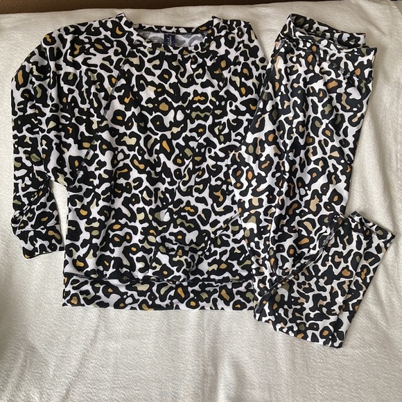 Swimsuits For All Animal Print Caroline set: Sweater with Leggings Size 14-16 - Picture 4 of 7